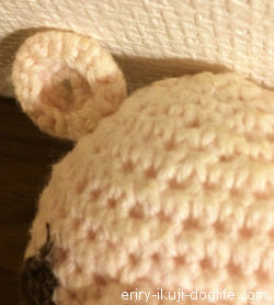 初めてのかぎ針編みで作ったくまさんのベビーラトル細編みだけで編めます